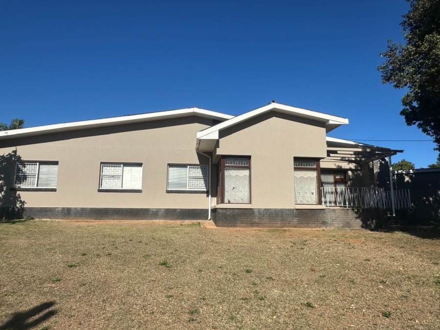 4 Bedroom Property for Sale in Bothasrus Eastern Cape